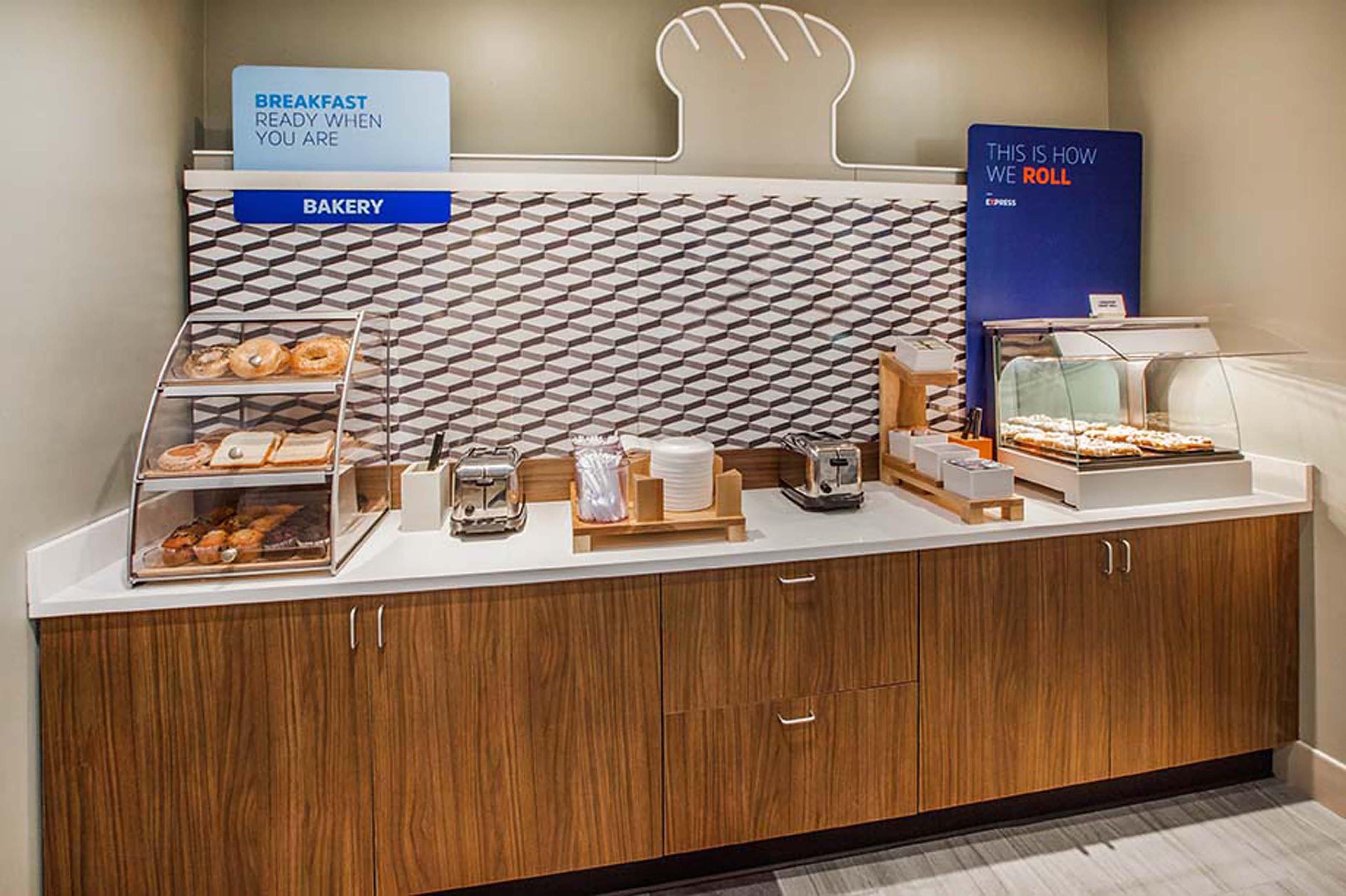 Holiday Inn Express & Suites - Omaha Downtown - Airport By Ihg Екстер'єр фото