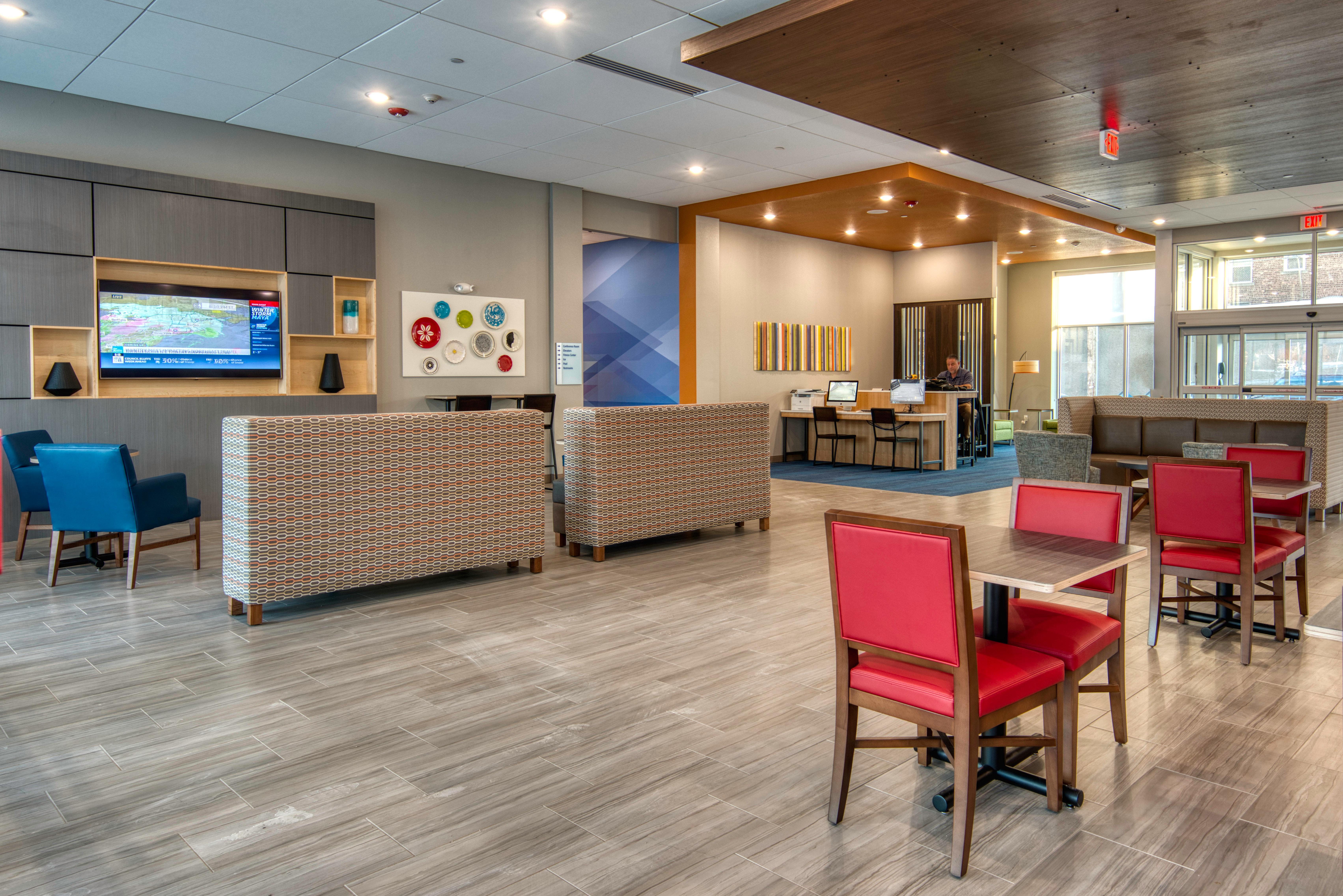 Holiday Inn Express & Suites - Omaha Downtown - Airport By Ihg Екстер'єр фото